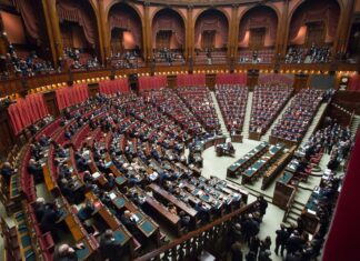 Idoliziranje ljudskih institucija