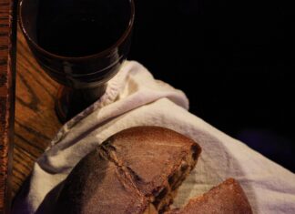 Euharistija, plod zemlje i ljudskog rada pretvoren u Tijelo i Krv Isusovu