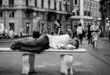 Jaz između siromaštva i obilja