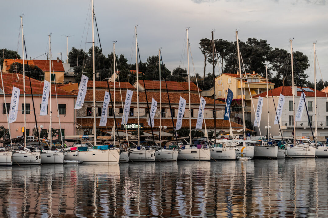 Regata Life at Sea